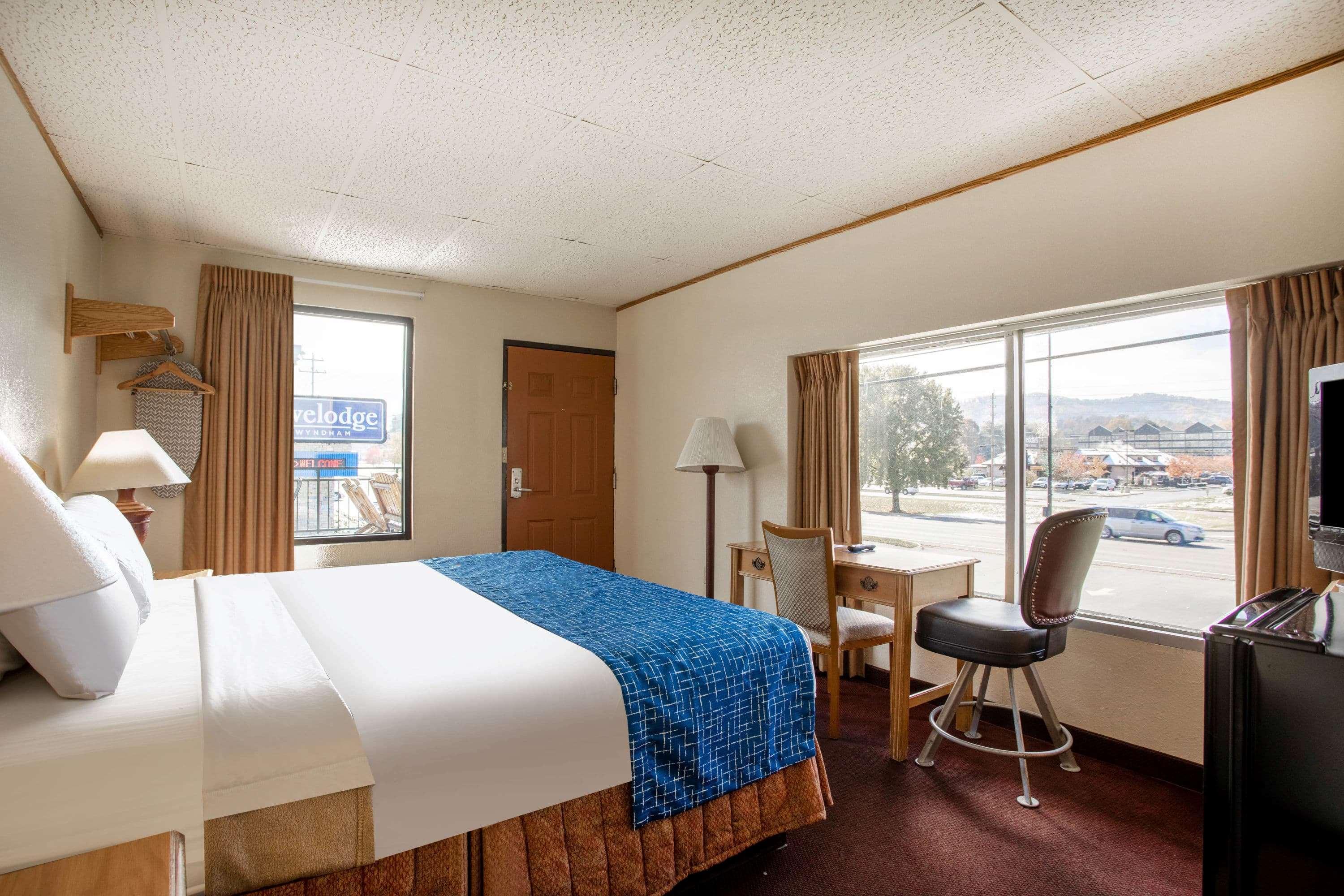 Parkway 2* Pigeon Forge