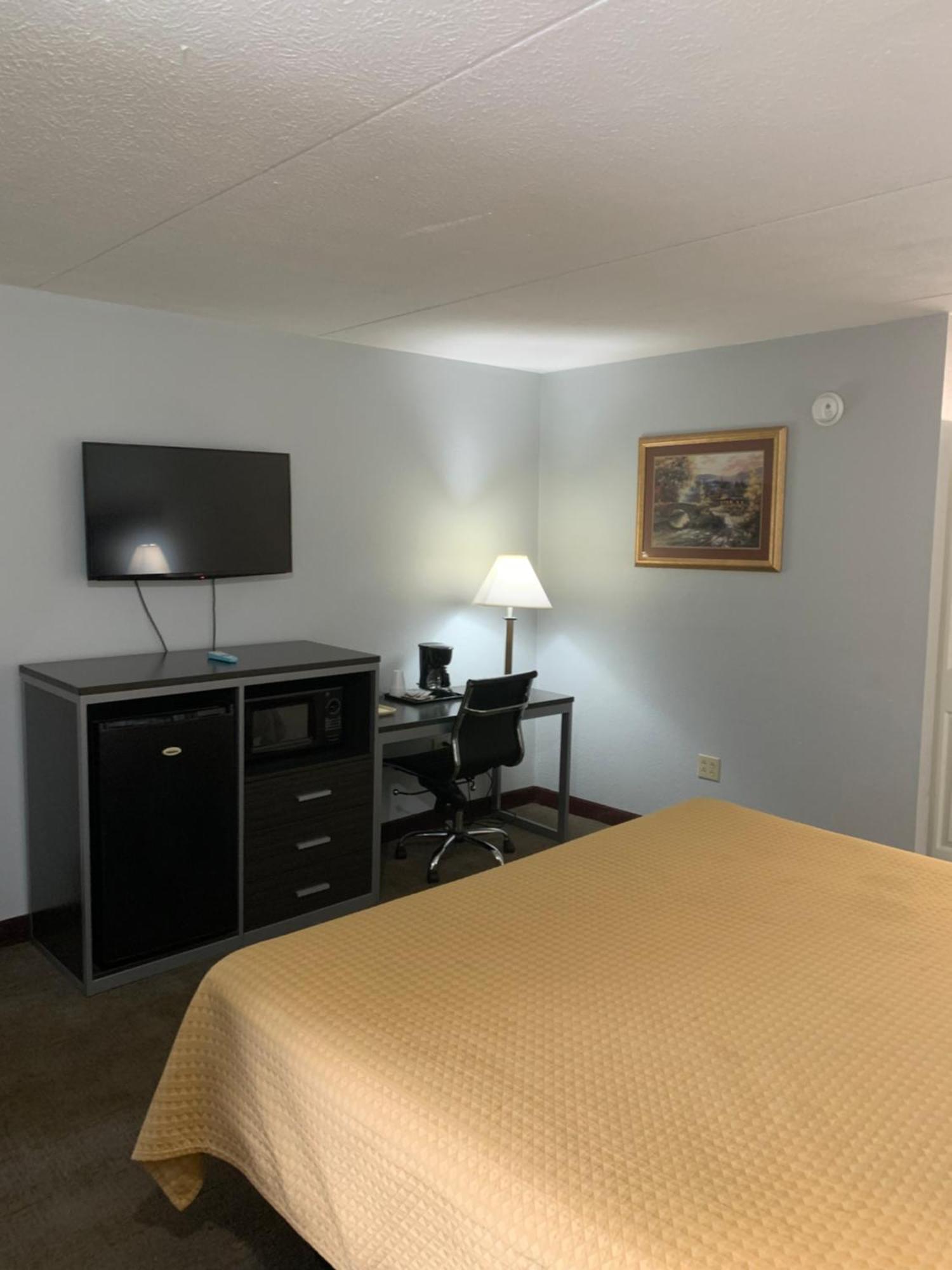 Parkway Hotel 2*