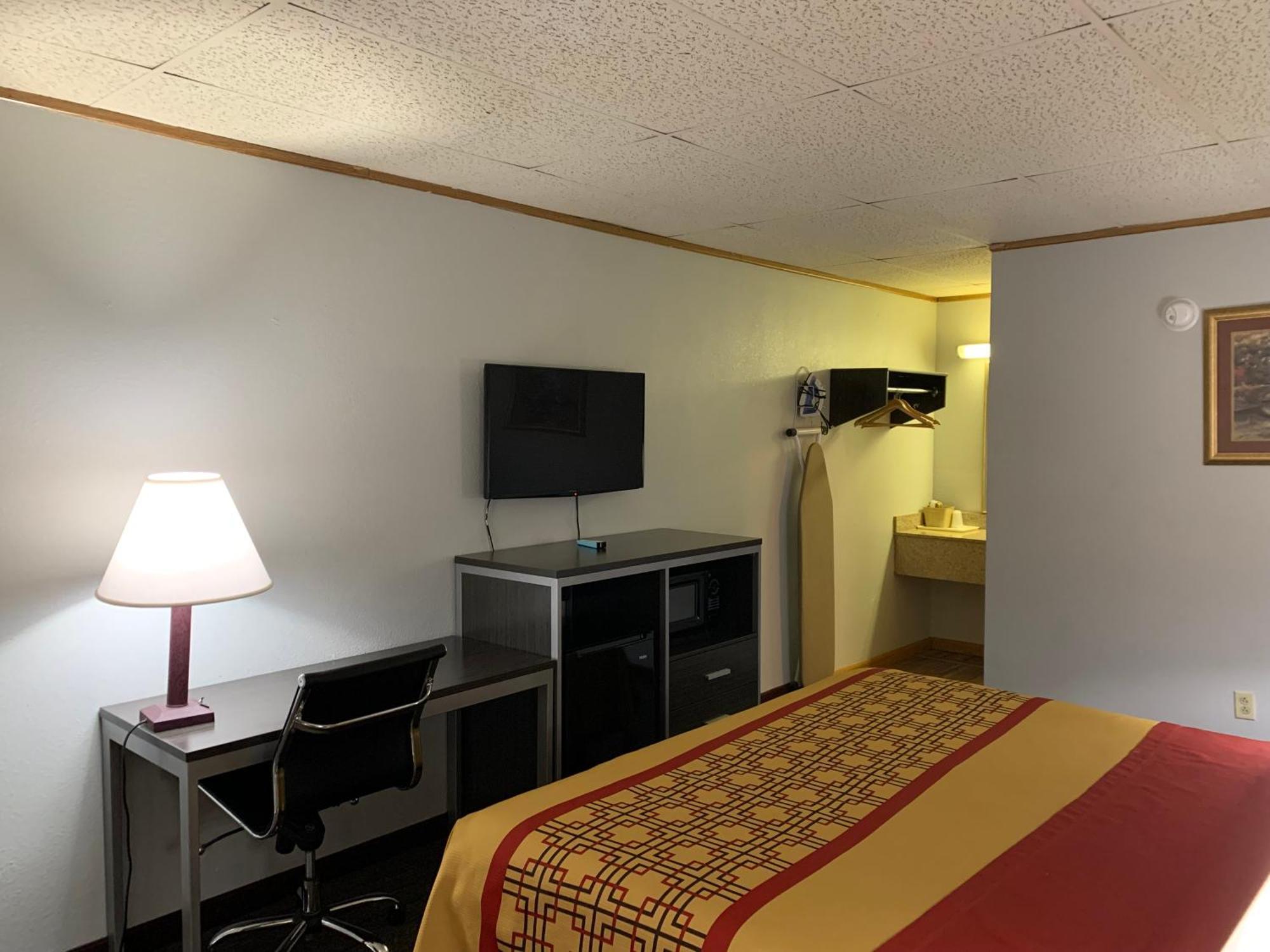 Parkway Hotel