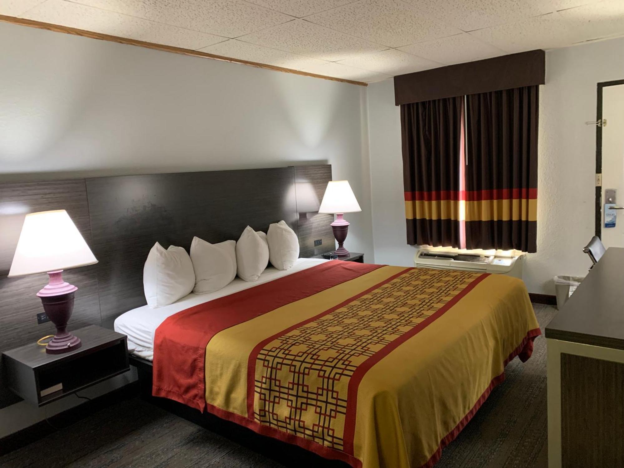 Parkway Hotel 2*
